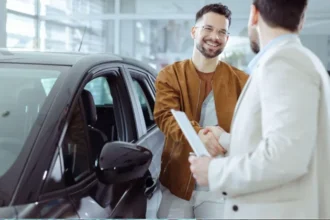 ACKO Drive vs Traditional Dealerships