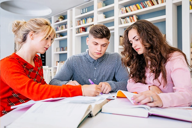 How To Earn College Scholarships for High School Students