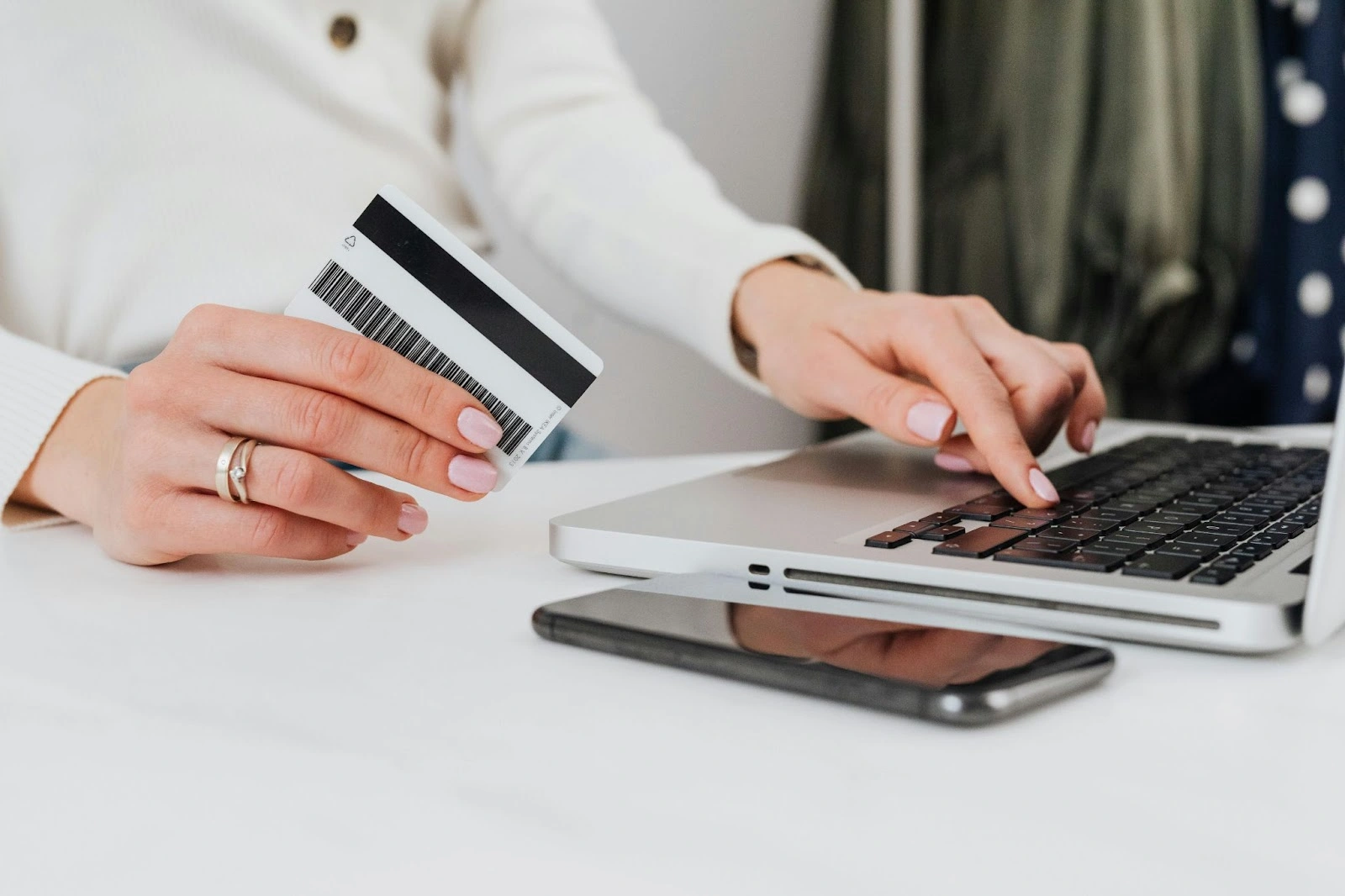 The Ripple Effect on Financial Networks