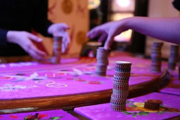 What CEOs Can Learn from Casino Strategy