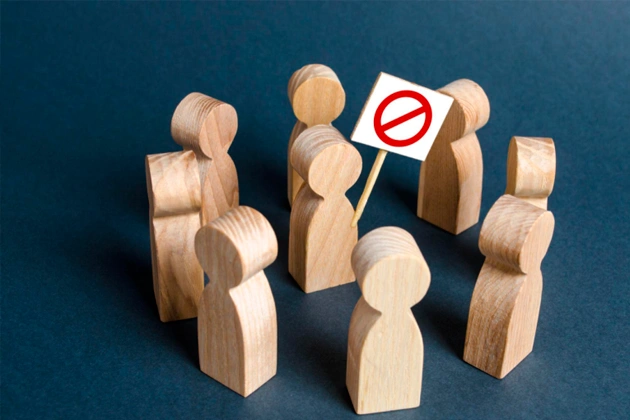 The Looming Social Media 3 The Looming Social Media 3