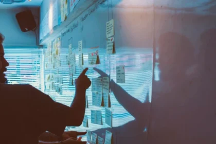 The CEO’s Real Game Choosing Well When Everyone Else Moves Fast