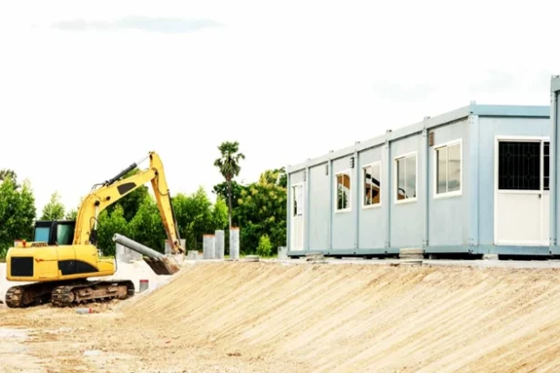 5 Benefits of Shipping Containers for Your Construction Site